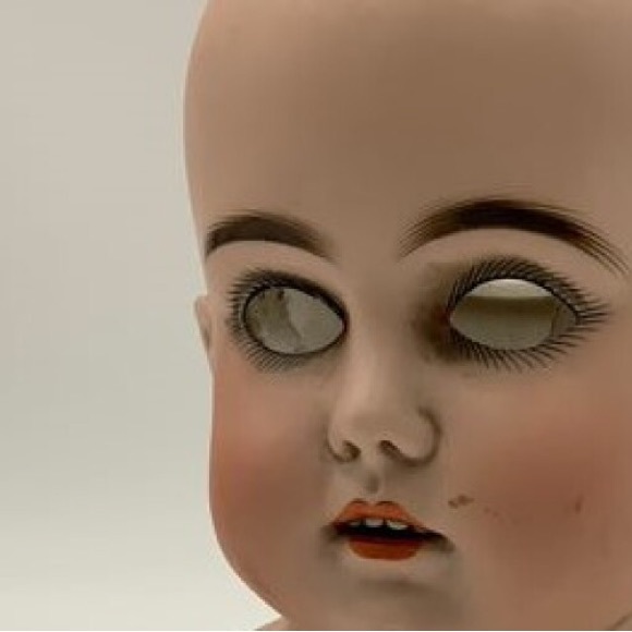 Creepy Cute Retro Doll Eye Earrings with Blinking Eyelashes Fun Weird Halloween - Picture 6 of 13